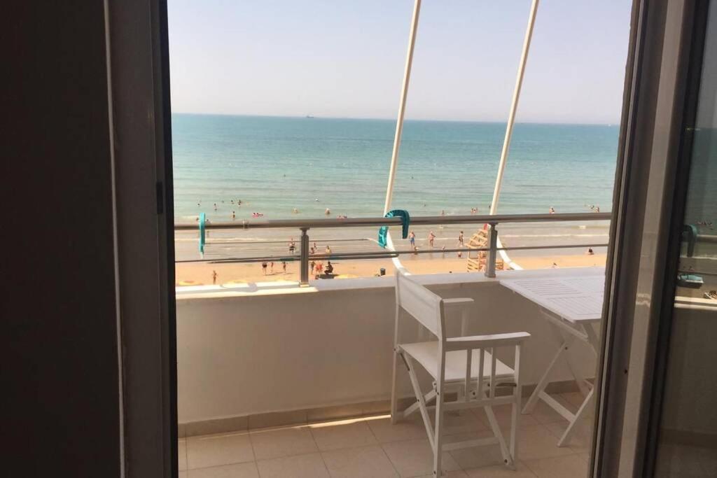 Modern Sea View Apartment For A Perfect Holiday Дуррес Экстерьер фото